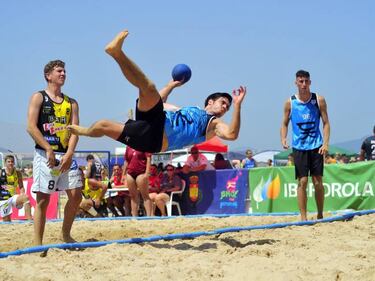 El balonmano playa atrae a los jugadores de Primera división