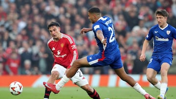 Soccer Football - Europa League - Semi Final - Second Leg - Manchester United v Athletic Bilbao - Old Trafford, Manchester, Britain - May 8, 2025 Manchester United's Manuel Ugarte in action with Athletic Bilbao's Maroan Sannadi REUTERS/Scott Heppell