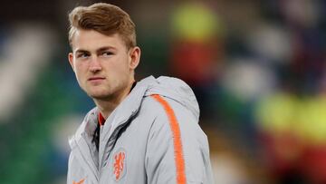 El defensa holandés de la Juventus, Matthijs de Ligt, con su selección.