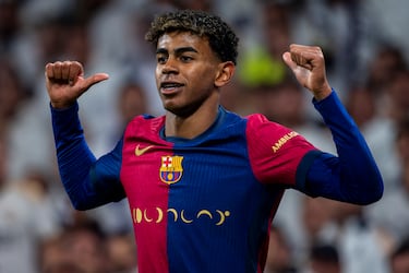 Durante el Clásico en el Bernabéu, Yamal fue blanco de insultos racistas tras celebrar su gol. LaLiga lo denunció ante Fiscalía y la Comisión Antiviolencia propuso multas de hasta 5.000 € y prohibición de acceso a recintos para varios aficionados.