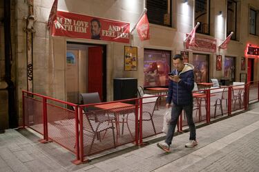 El Jurgen's, un bar frente al muelle en el que todo gira en torno al técnico.