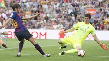 Werner atento en un remate en un partido con el Huesca.