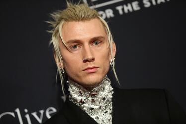 Colson Baker​​​, más conocido por su nombre artístico Machine Gun Kelly durante la alfombra roja de la pre gala de los Premios Grammy. 