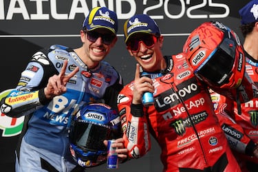 Álex Márquez y Marc Márquez en el podio. 
