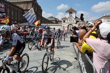 Salida durante la primera etapa de La Vuelta a España 2025.
