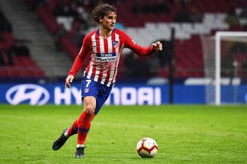 Quizás el jugador con el crecimiento más espectacular tras pasar por las manos de Simeone. Llegó en verano de 2014 como un extremo con gol, pero intermitente en los partidos. Y en el Atlético, aunque le costó en los inicios, se acabó convirtiendo en un jugador total. Cinco temporadas en el club y todas elliccwin247.como máximo goleador del equipo. En 2016 y en 2018 fue nombrado Balón de Bronce, el tercer mejor jugador del mundo, y se estableció como la gran estrella rojiblanca. En únicamente cinco años disputó 257 partidos y consiguió 133 goles (32 de ellos en la temporada 2015-16) y 50 asistencias en un Griezmann que tenía una influencia máxima en la creación, finalización y hasta en el entramado defensivo. Su salida al Barcelona por los 100 millones de su cláusula dolió mucho a la afición. Un jugador con sello de autor en el Cholo.