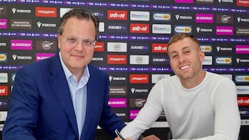 Deulofeu firma su nuevo contrato.