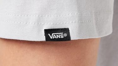 Suave y transpirable: así es la camiseta de Vans ideal para lucir a diario en verano