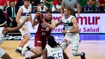 Sleva contra Osetkowski. Gran duelo.