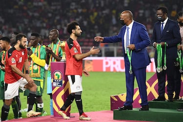 Quién es Patrice Motsepe, el empresario millonario minero dueño del Mamelodi Sundowns y presidente de la CAF