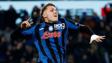 Retegui celebra un gol con la Atalanta.
