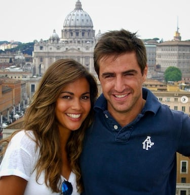 La relación de Lara Álvarez y Pedro Durán parece cosa del destino. La presentadora, que pasó por diferentes parejas en los últimos años, parece haber encontrado la estabilidad junto al piloto, con quien ya estuvo hace 13 años, como ellos mismos confesaron en redes, adjuntando imágenes juntos de uno de sus viajes por entonces. Ahora, tratarán de continuar esa historia que dejaron.