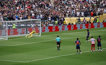 No falló el jugador coreano desde los once metros, engañando a Oblak en su lanzamiento. Otro tanto más para el PSG, otro varapalo más para el Atlético de Madrid en su debut.