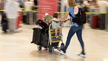 El pasaporte del hijo de 10 años expira, los padres cogen el avión y acaba interviniendo la Guardia Civil: “Una escena surrealista”