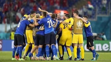 ROME, ITALY - JUNE 16: The Italy team celebrate victory after the UEFA Euro 2020 Championship Group A match between Italy and Switzerland at Olimpico Stadium on June 16, 2021 in Rome, Italy. (Photo by Alessandra Tarantino - Pool/Getty Images)