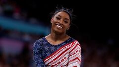 Simone Biles sufre al intentar superar un reto viral de gimnasia