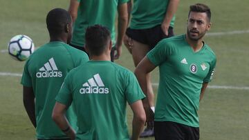 Camarasa durante el entrenamiento del Betis.