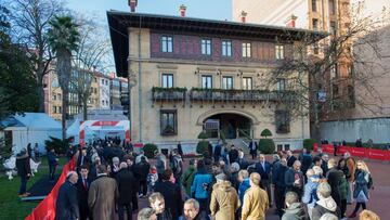 Los socios del Athletic votando en Ibaigane.