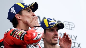 Marc Márquez y Álex Márquez en el podio de Sachsenring.