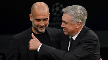 Pep Guardiola y Carlo Ancelotti se saludan antes del partido de ida.