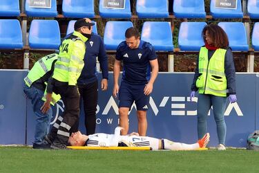 El sacrificio de Callejón, gol y retirado en camilla