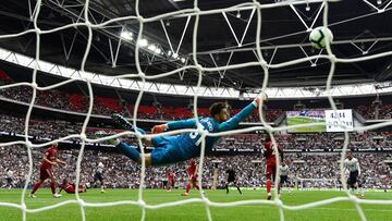 El Tottenham se lleva el derbi y se coloca líder de la Premier