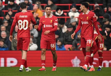 Ovación para Alexander-Arnold