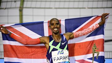 El atleta británico Mo Farah celebra su victoria y el récord del mundo en la prueba de la Diamond League en el Memorial Van Damme en el Estadio Rey Balduino de Bruselas.