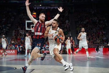 El Real Madrid sobrevive en Vitoria a su bestia negra