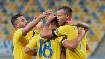 Lviv (Ukraine), 03/09/2020.- Andriy Yarmolenko (R) of Ukraine celebrates his goal together with teammates during the UEFA Nations League group stage soccer match between Ukraine and Switzerland in Lviv, Ukraine, 03 September 2020. (Suiza, Ucrania) EFE/EPA