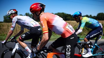 INEOS Grenadiers team's Spanish rider Carlos Rodriguez (C) cycles with the pack of riders (peloton) during the 7th stage of the 112th edition of the Tour de France cycling race, 197 km between Saint-Malo and Mur-de-Bretagne Guerledan, in Brittany, western France, on July 11, 2025. (Photo by Anne-Christine POUJOULAT / AFP)