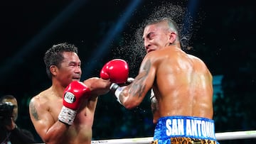 Manny Pacquiao golpea a Mario Barrios en la disputa por el CMB del wélter.