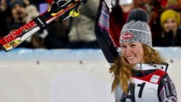 Mikaela Shiffrin celebra su victoria en Flachau.