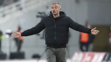Luis Enrique en el partido contra Grecia.