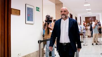 El diputado electo de la formación gallega, Néstor Rego, comparece ante los medios en la sala de prensa del Congreso, a 10 de agosto de 2023, en Madrid (España). Nestor Rego ha sostenido en referencia a la formación de gobierno que su formación no dará "un cheque en blanco a nadie" para facilitar una investidura de Pedro Sánchez y ha apostado por "fortalecer" el autogobierno de Galicia con "un nuevo estatus" que permita su reconocimiento como Nación.
10 AGOSTO 2023;BLOQUE NACIONALISTA GALEGO;BNG;REGO;DIPUTADOS
A. Pérez Meca / Europa Press
10/08/2023