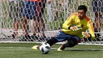 KIV01. Kazan (Russian Federation), 29/06/2018.- Colombia's goalkeepers Camilo Vargas (L) and Jose Cuadrad (R) attend a training session at the Sviyaga stadium, Kazan, Russian Federation, 29 June 2018. Colombia will face England in their FIFA World Cu
