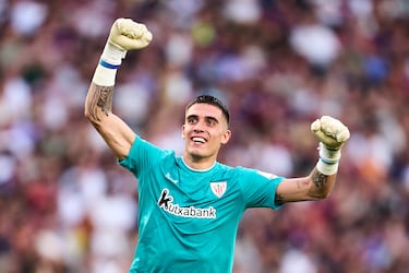 El portero vasco-mexicano regresa al Athletic Club tras romper su cesión en Pumas UNAM. Con contrato hasta 2029, Padilla asumirá el rol de guardameta suplente de Unai Simón, que dejó vacante Julen Agirrezabala al marchar cedido al Valencia CF este verano. A sus 21 años, reunifica su carrera en Lezama para consolidarse como parte de la portería del futuro del club rojiblanco.
