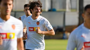 Hugo González entrenando con el Valencia.