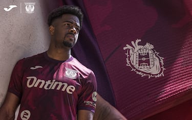 El Leganés tiñe de sangre su segunda camiseta para encarnar que es el corazón de una ciudad