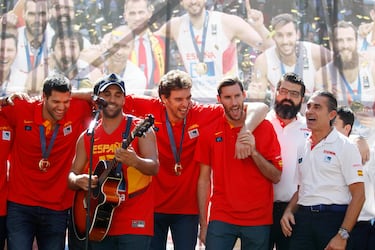 Sergio Scariolo como gestor de 'La Familia' se consolida como uno de los pilares fundamentales del éxito del combinado nacional. Más allá de los títulos y las estadísticas, Scariolo ha sido el artífice de una cultura de equipo basada en la cohesión, la confianza y el compromiso colectivo.