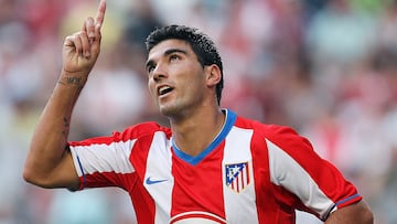 Atletico Madrid's Jose Antonio Reyes celebrates scoring against Lazio at the LG Amsterdam soccer tournament in the Arena stadium in Amsterdam August 4, 2007. REUTERS/Toussaint Kluiters (THE NETHERLANDS)
PUBLICADA 05/08/07 NA MA01 PORTADA 1COL
PUBLICADA 05/08/07 NA MA15 4COL
PUBLICADA 06/08/07 NA MA12 1COL