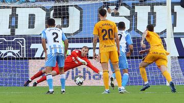 El portero georgiano del equipo berciano no pudo evitar la derrota de su equipo, aunque consiguió detener un penalti al máximo goleador de la categoría de plata española: Rubén Castro.
