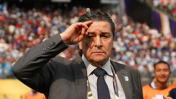 Tena reacciona al penal a lo ‘panenka’ de Darwin Lom