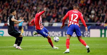 5-0. Samuel Lino asiste con el pecho a Álvaro Morata y de fuerte volea con la pierna izquierda manda el balón a la escuadra derecha de Joe Hurt.