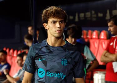 João Félix, suplente en el estadio de El Sadar.