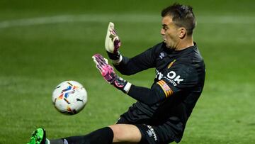 Manolo Reina, portero RCD Mallorca, durante el partido liguero ante el Fuenlabrada.