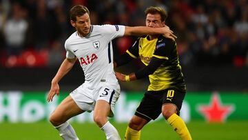 Jan Verthongen golpeó en la cara a Mario Götze durante la primera jornada de Champions League.