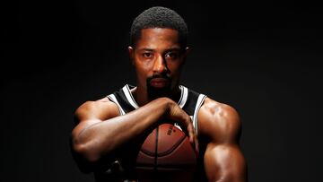 El jugador de los Wizards, Spencer Dinwiddie, tiene un bonus de... 1 dólar, si su equipo alcanza las Finales de la NBA. Su salario es de 54 millones en tres temporadas.