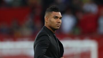 Soccer Football - Premier League - Manchester United v Liverpool - Old Trafford, Manchester, Britain - August 22, 2022 New Manchester United signing Casemiro on the pitch before the match REUTERS/Phil Noble EDITORIAL USE ONLY. No use with unauthorized audio, video, data, fixture lists, club/league logos or 'live' services. Online in-match use limited to 75 images, no video emulation. No use in betting, games or single club /league/player publications. Please contact your account representative for further details.