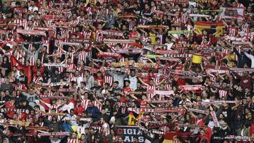 El Sporting identifica al autor de los cánticos racistas; LaLiga lo denuncia a la Fiscalía